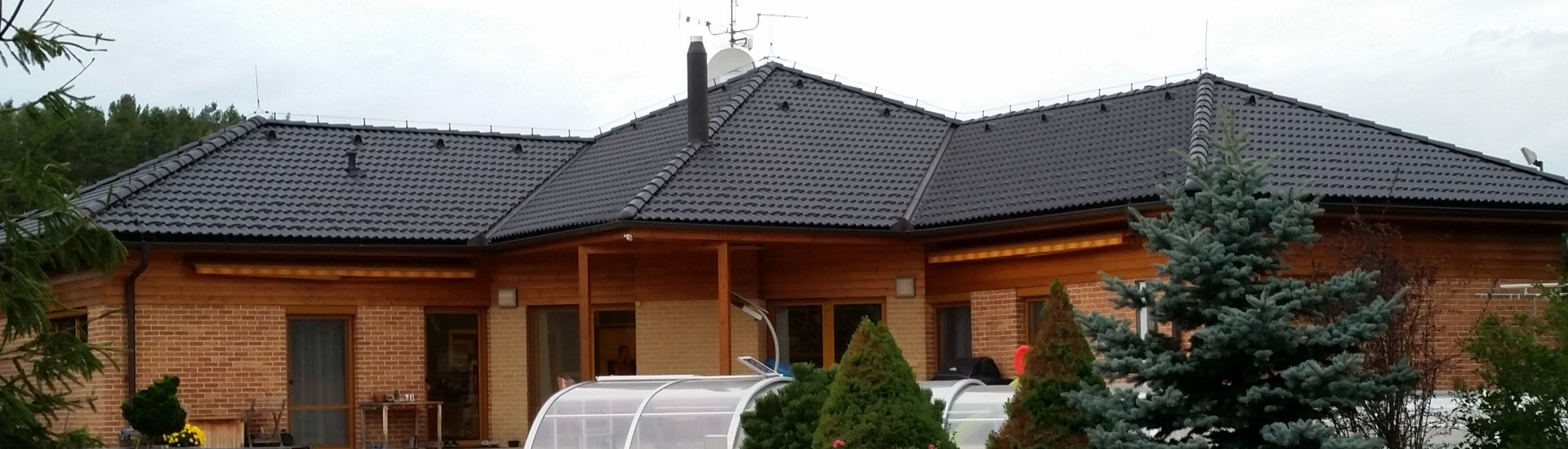Nátěry střech a renovace - taškové střechy