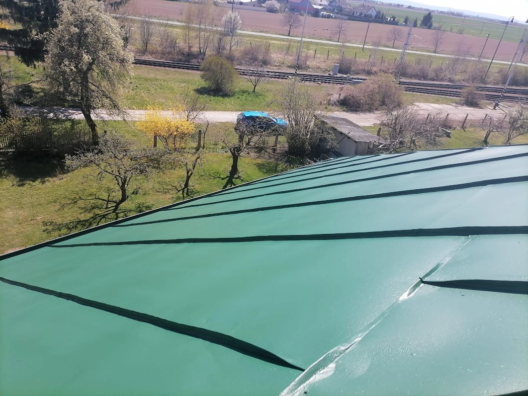 Renovační nátěr plechové střechy