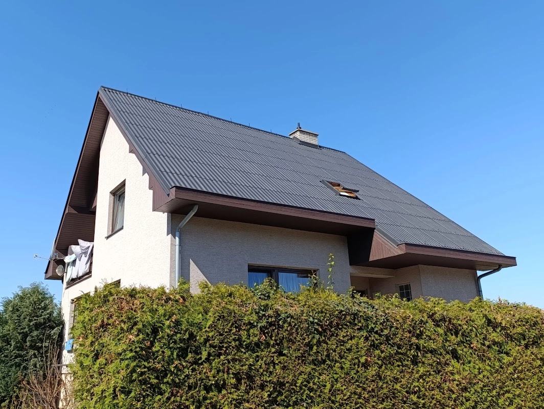 Renovační nátěr vlnité eternitové střechy + oprava a nátěr podbití