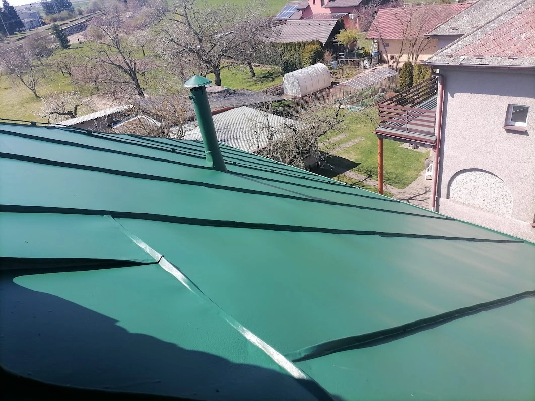 Renovační nátěr plechové střechy