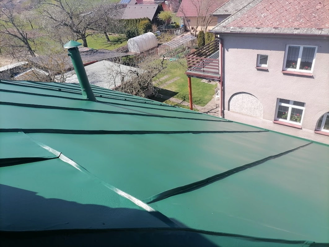 Renovační nátěr plechové střechy