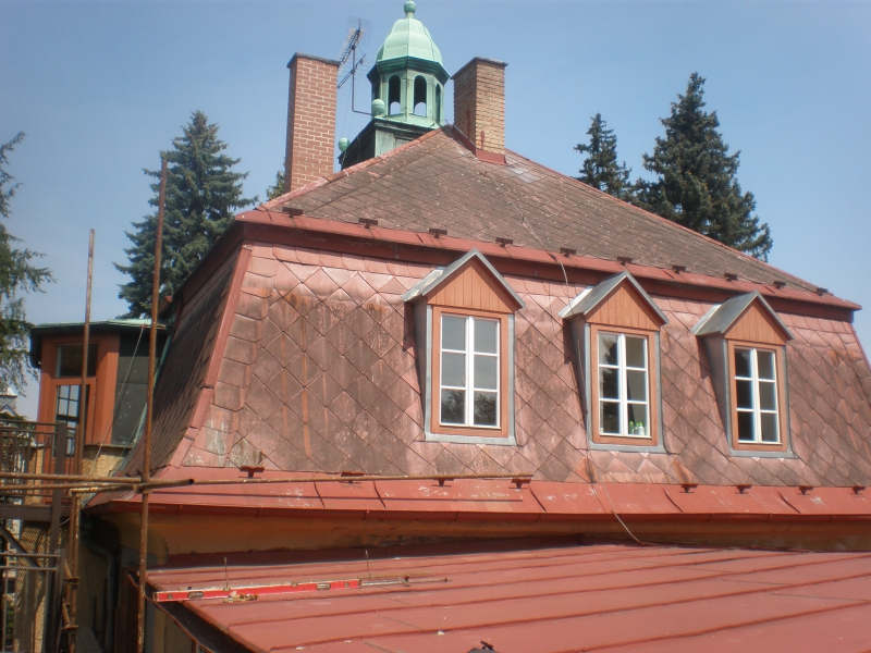 Renovační nátěr eternitové střechy na MŠ Velké Poříčí - Obrázek 3