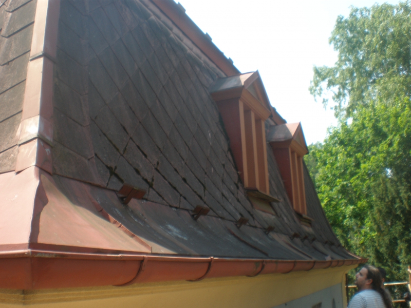 Renovační nátěr eternitové střechy na MŠ Velké Poříčí - Obrázek 9