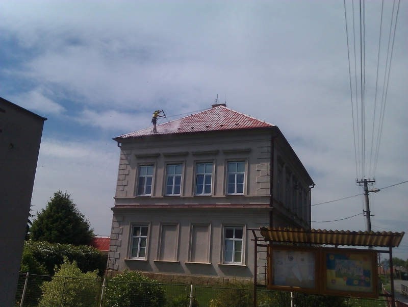 Nátěr alukrytové střechy Obecního úřadu Volanice - Obrázek 3