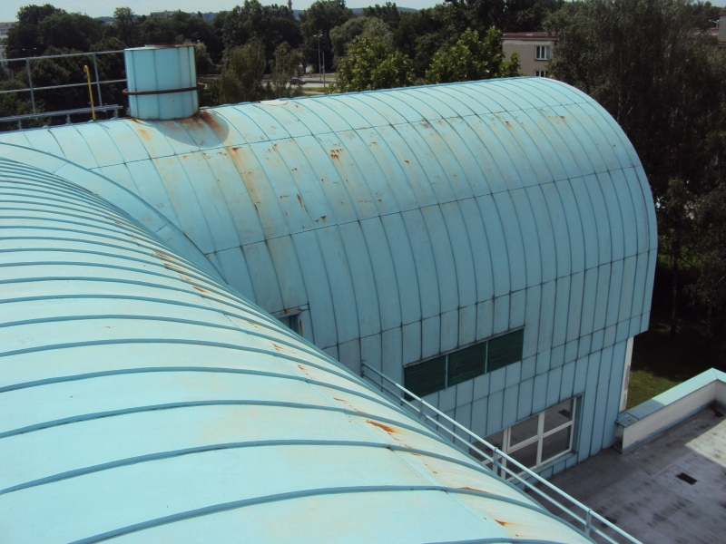 Nátěr plechové střechy Sanatoria SANUS v Hradci Králové - Obrázek 4