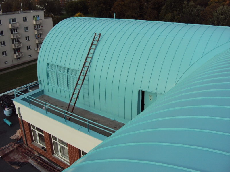 Nátěr plechové střechy Sanatoria SANUS v Hradci Králové - Obrázek 11