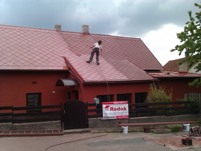 v průběhu-Renovační nátěr eternitové střechy