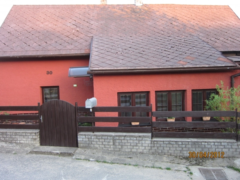 před realizací-Renovační nátěr eternitové střechy