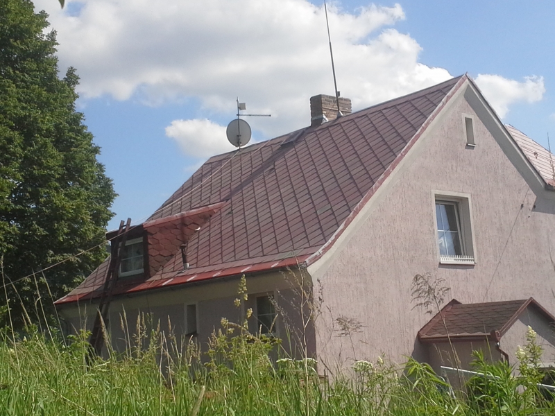 před realizací - Renovační nátěr eternitové střechy