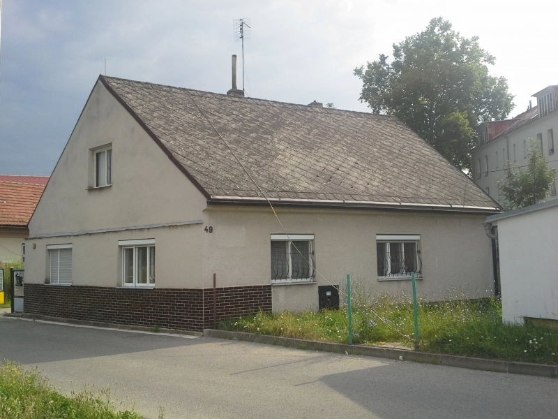 před realizací-Renovační nátěr eternitové střechy
