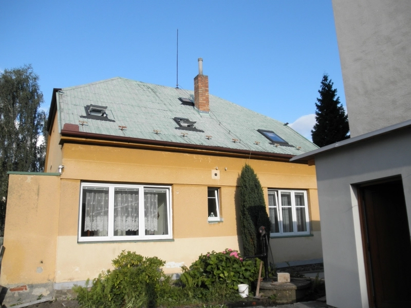 před realizací-Renovační nátěr alukrytové střechy