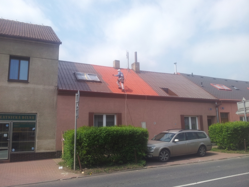 nástřik barvy - Renovační nátěr alukrytové střechy
