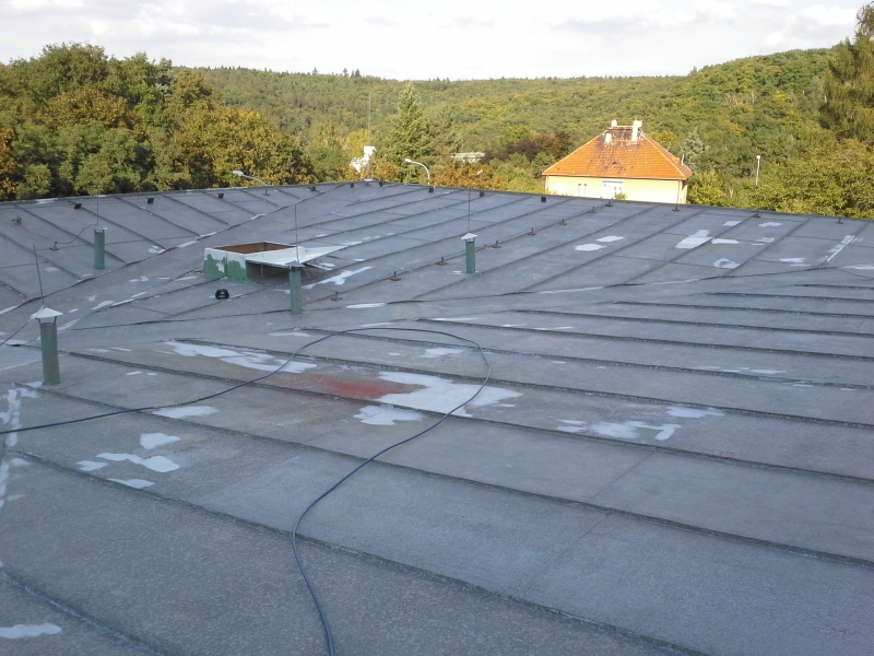 Renovační nátěr plechové střechy - Praha 4 Krč - Obrázek 6