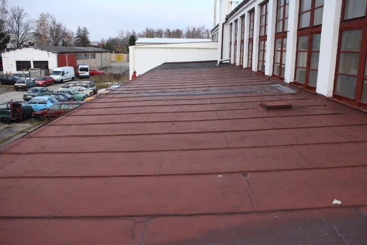 Renovační nátěr ploché asfaltové a&nbsp;plechové střechy - Hradec Králové - Obrázek 2