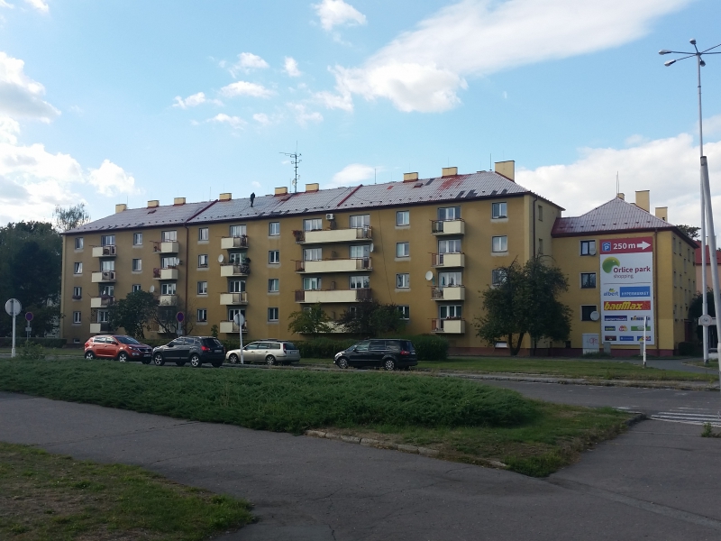 Renovační nátěr alukrytové střechy bytového domu v Hradci Králové - Obrázek 1
