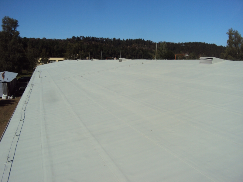 Renovační nátěr ploché asfaltové a&nbsp;plechové střechy - Zruč nad Sázavou - Obrázek 5