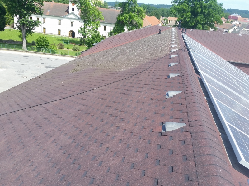 Renovační nátěr asfaltové šindelové střechy - Batelov - Obrázek 4