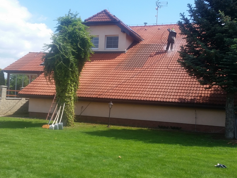 Renovační nátěr taškové střechy - Vliněves u Mělníka - Obrázek 5