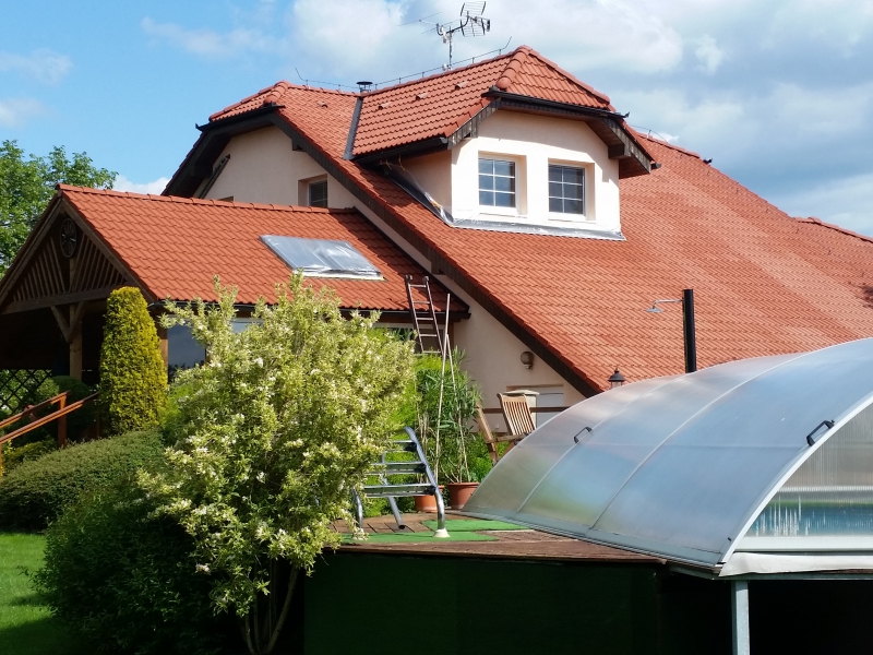Renovační nátěr taškové střechy - Vliněves u Mělníka - Obrázek 6