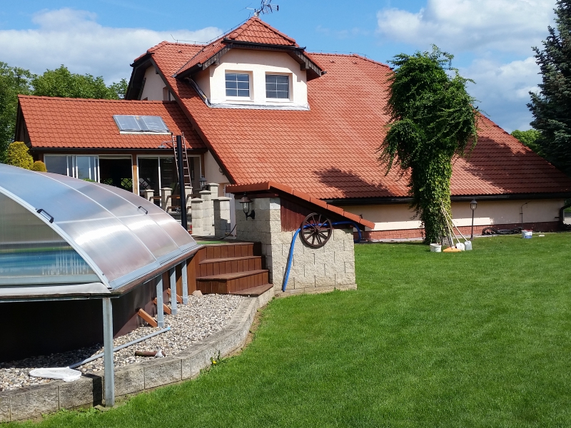 Renovační nátěr taškové střechy - Vliněves u Mělníka - Obrázek 7