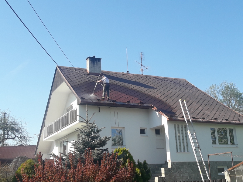 Renovační nátěr eternitové střechy - Úsov (Šumperk) - Obrázek 4