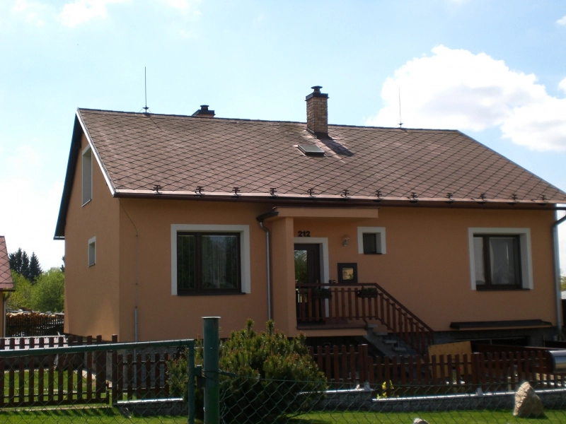 Před realizací-Renovační nátěr eternitové střechy