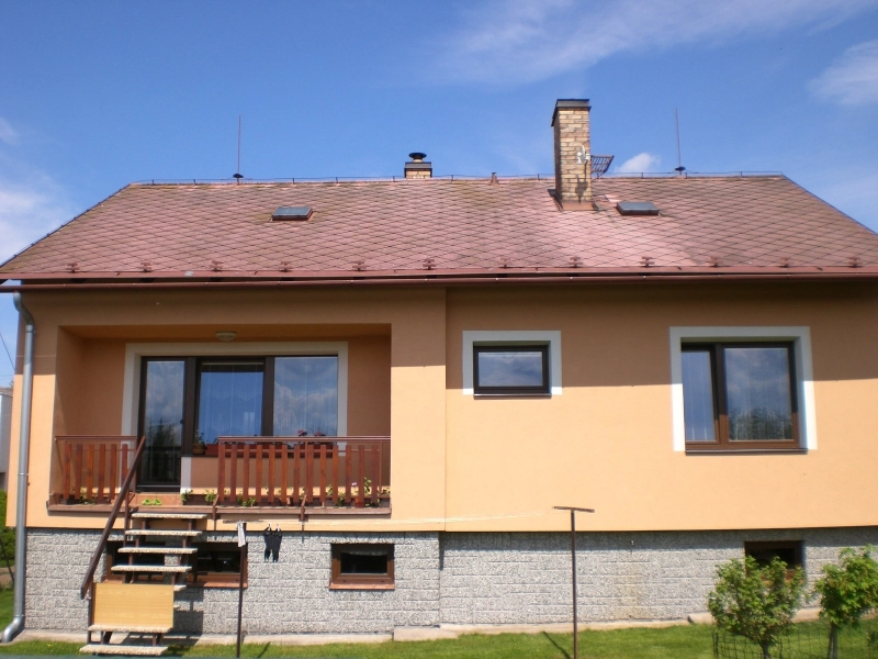 Před realizací-Renovační nátěr eternitové střechy