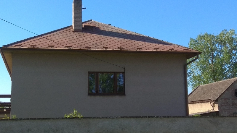 Před realizací-Renovační nátěr eternitové střechy