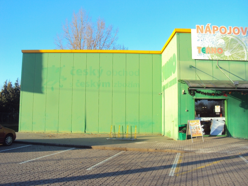 Renovační nátěr fasádního plechového obložení supermarketu Terno Hradec Králové - Obrázek 4