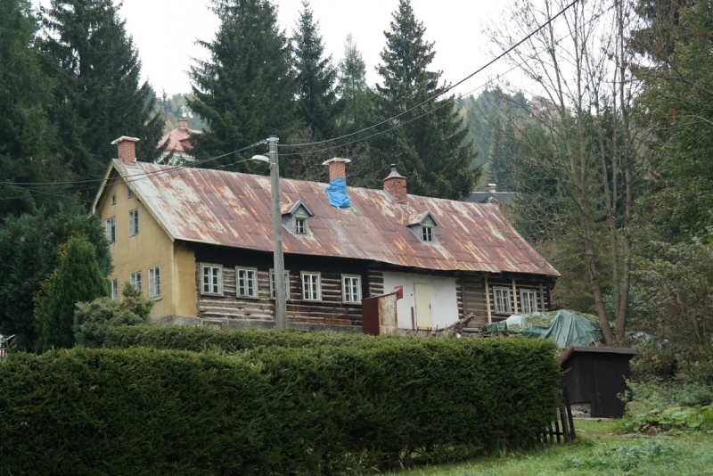 Renovační nátěr velmi zrezlé plechové střechy v Jizerských horách - Obrázek 2