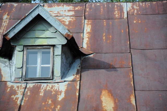 Renovační nátěr velmi zrezlé plechové střechy v Jizerských horách - Obrázek 5