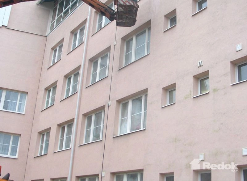 Čištění a nátěr fasády