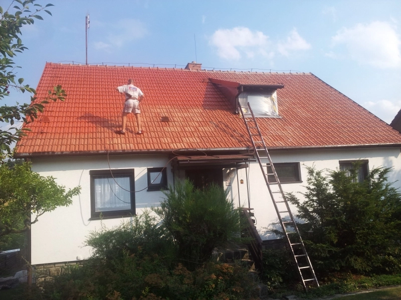 Nátěr taškové střechy