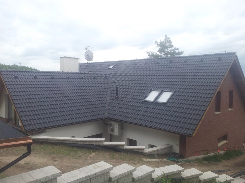 Renovační nátěr taškové střechy