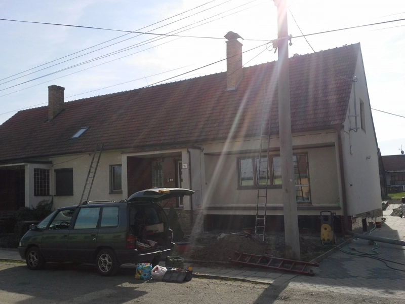 Renovační nátěr taškové střechy