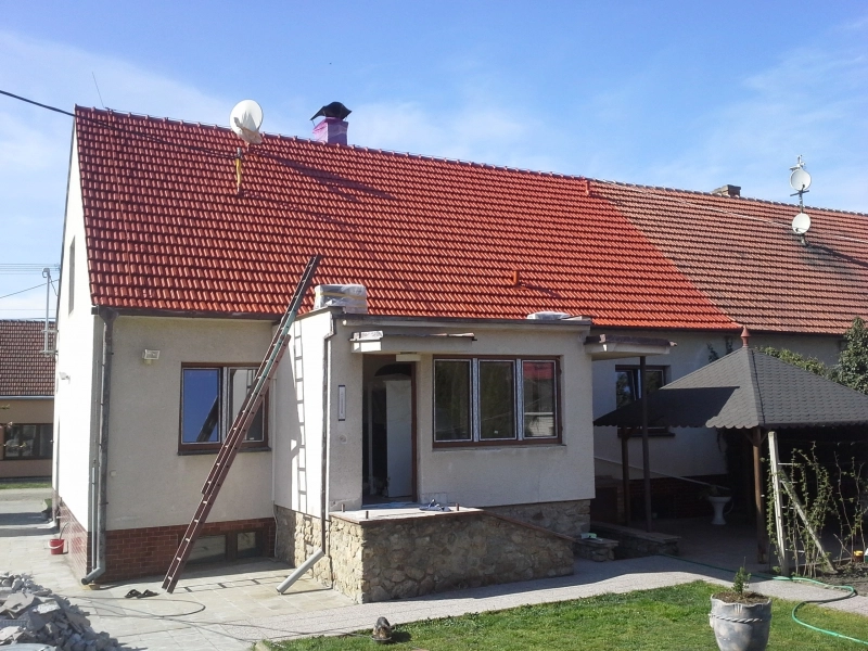 Renovační nátěr taškové střechy