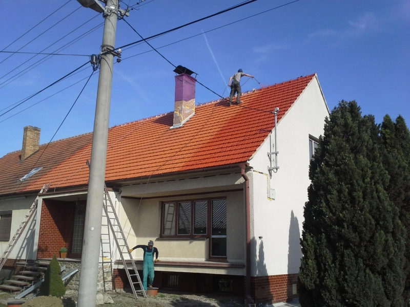 Renovační nátěr taškové střechy