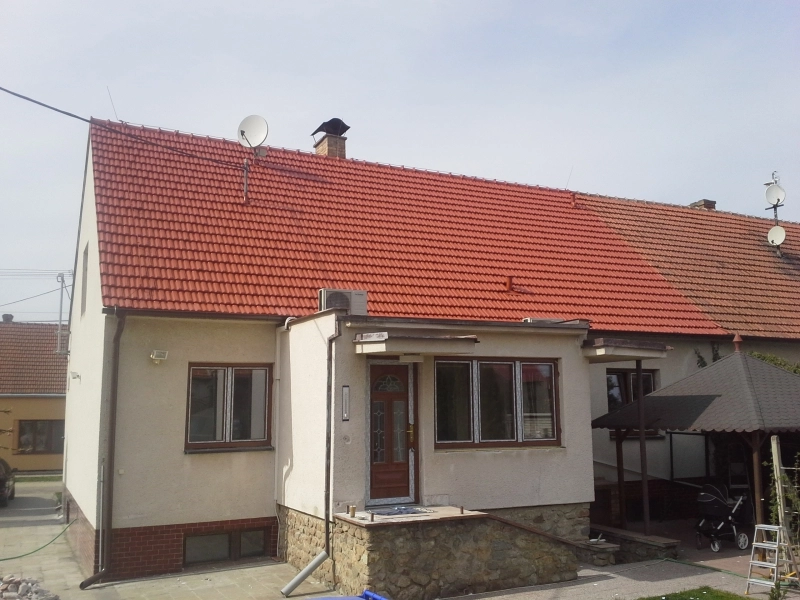 Renovační nátěr taškové střechy