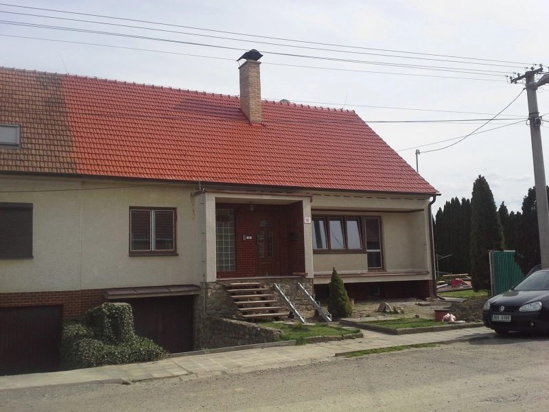 Renovační nátěr taškové střechy