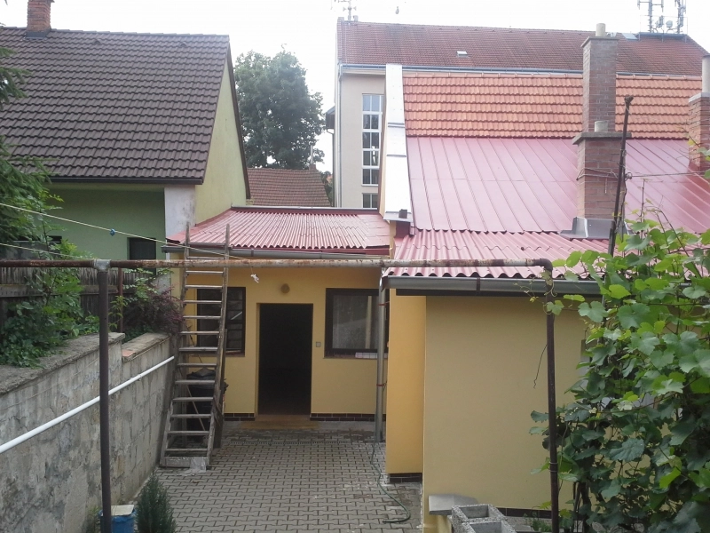 Renovační nátěr alukrytové střechy