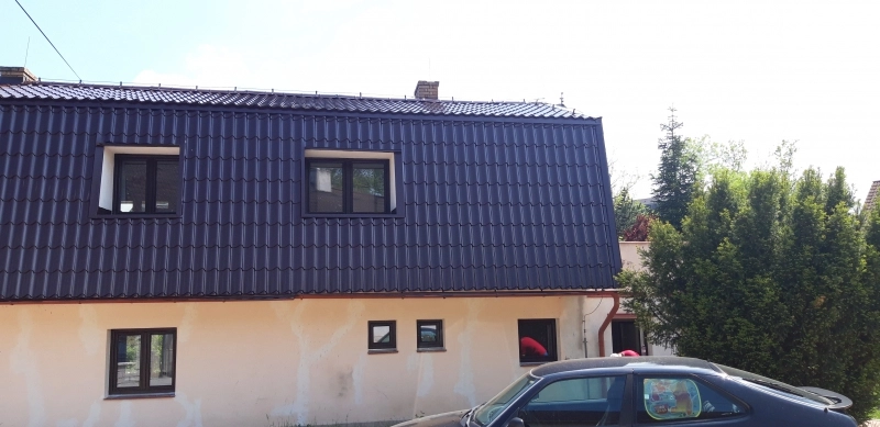 Nátěr povrchově upravené střechy (Lindab)