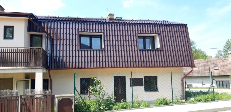 Nátěr povrchově upravené střechy (Lindab)