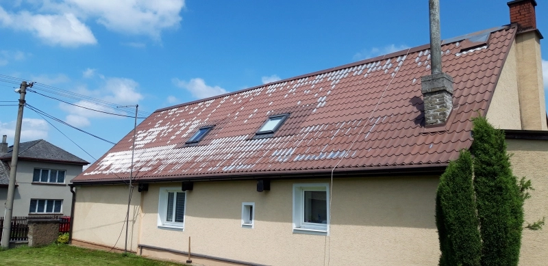 Nátěr povrchově upravené střechy (Lindab)