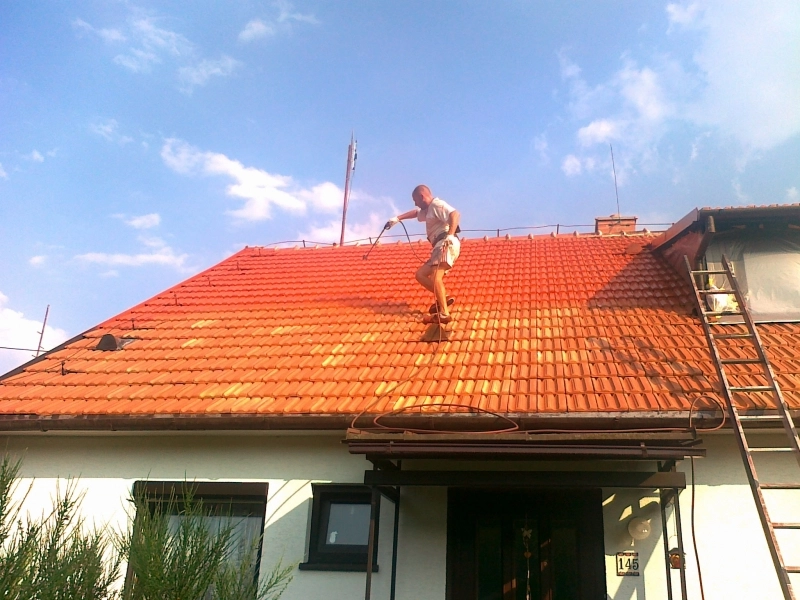 Nátěr taškové střechy
