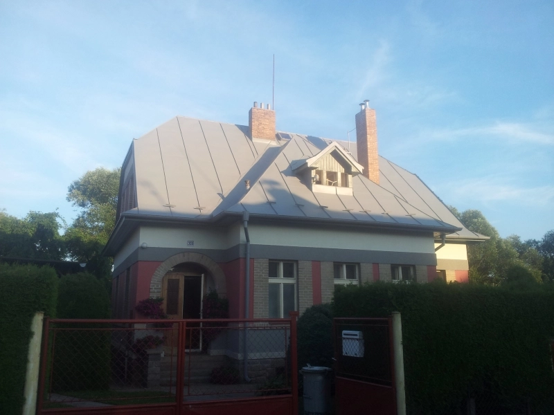 Renovační nátěr plechové střechy