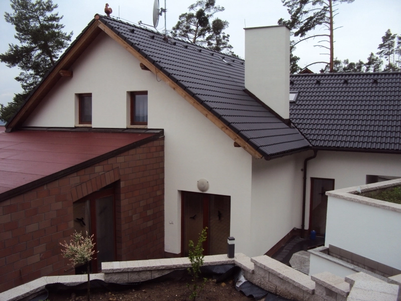 Renovační nátěr taškové střechy
