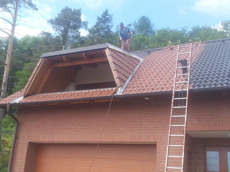 Renovační nátěr taškové střechy