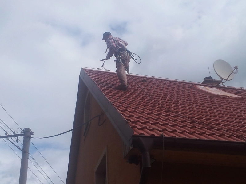 Renovační nátěr taškové střechy
