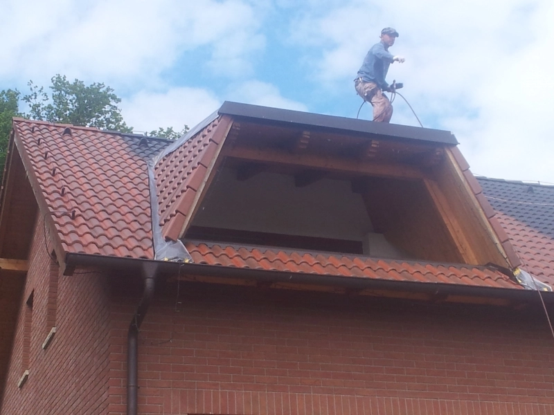 Renovační nátěr taškové střechy