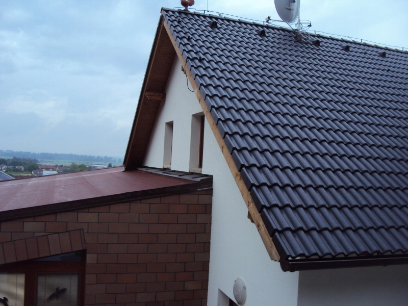 Renovační nátěr taškové střechy